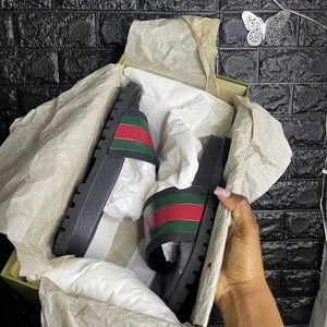 Gucci Slides ( Authentic )